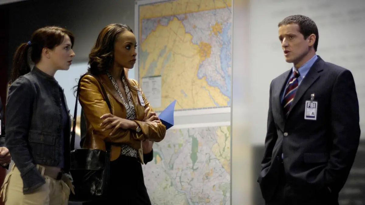 Missing : Disparus sans laisser de trace S02E01 Duo de choc