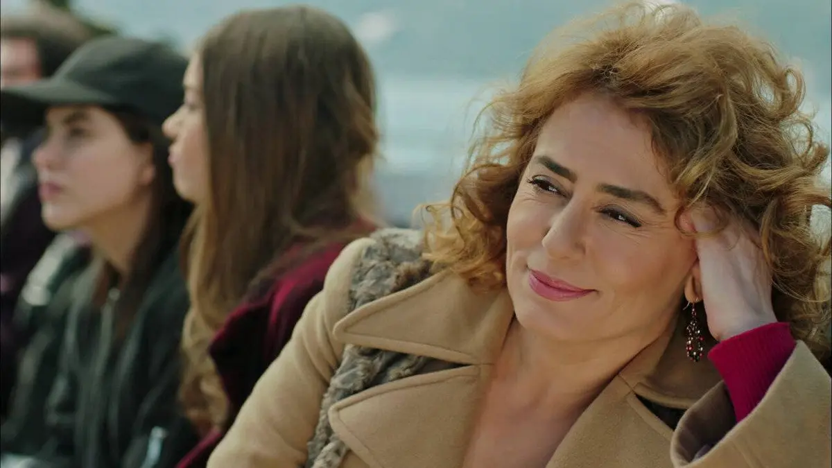 Mme Fazilet et ses filles E01