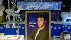 Modern Family S08E09 L'effet bal de neige