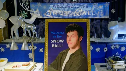 Modern Family S08E09 L'effet bal de neige en streaming