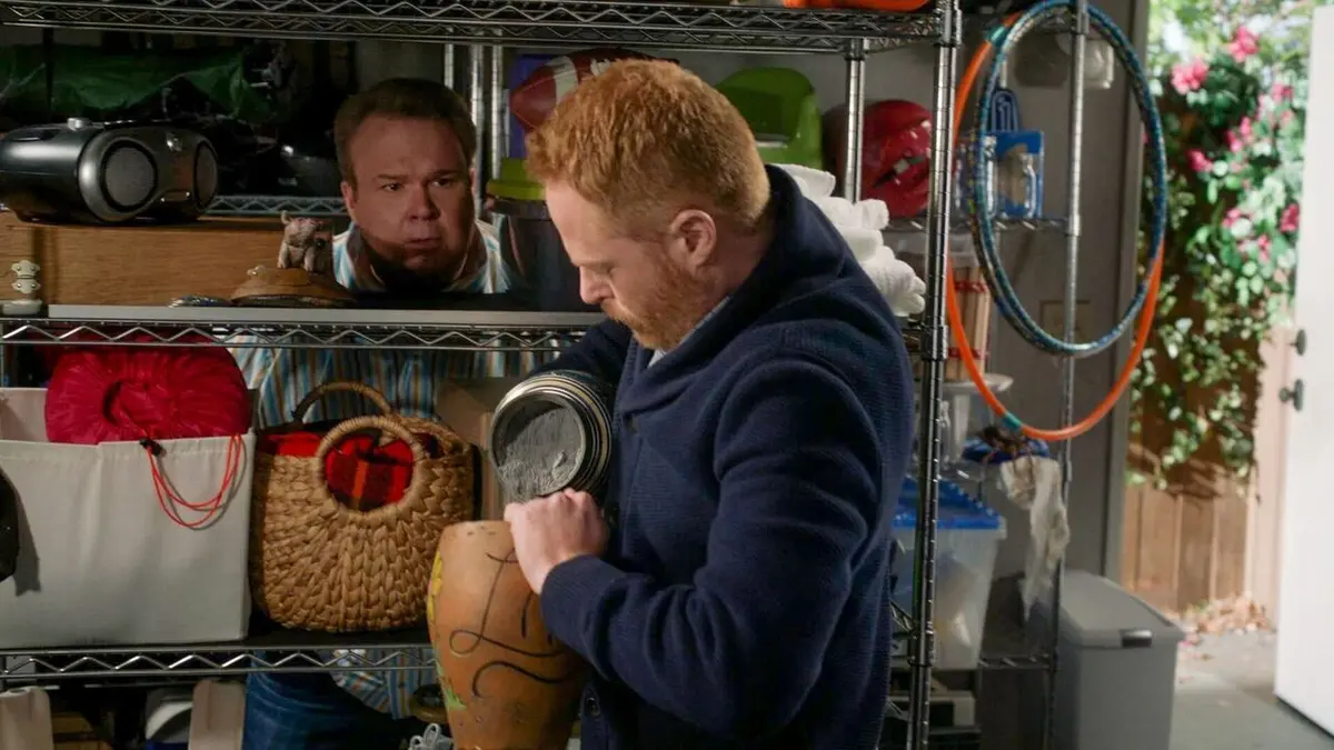Modern Family S08E17 La nuit des porcs vivants