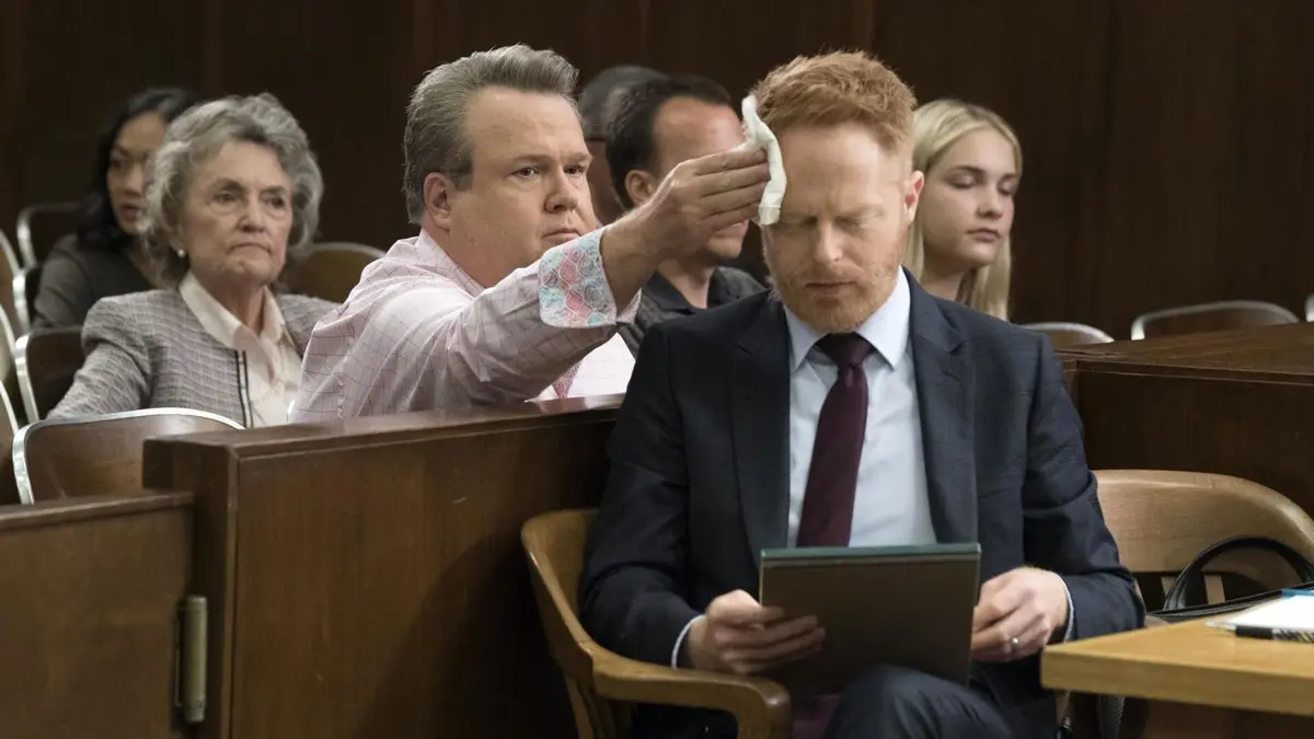 Modern Family S10E03 Tout le monde a quelque chose à cacher