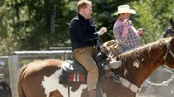 Modern Family  S03E01 Chapeau de cow-boy et bottes de cuir