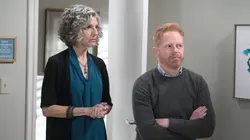 Modern Family S09E11 La cabane à filles