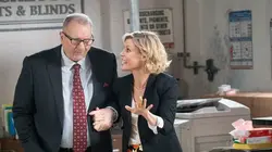 Modern Family  S10E13 Nouvelles technologies pour les nuls