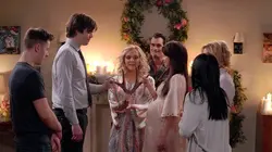 Modern Family S10E20 Un mariage qui a du chien