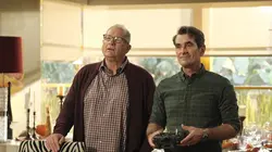 Modern Family S11E08 Le don de soi