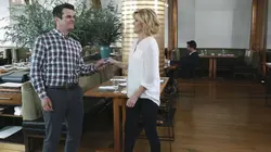 Modern Family S07E10 L'omelette d'anniversaire