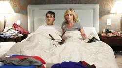 Modern Family S06E04 Camping à l'hôtel