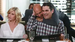Modern Family S07E10 L'omelette d'anniversaire