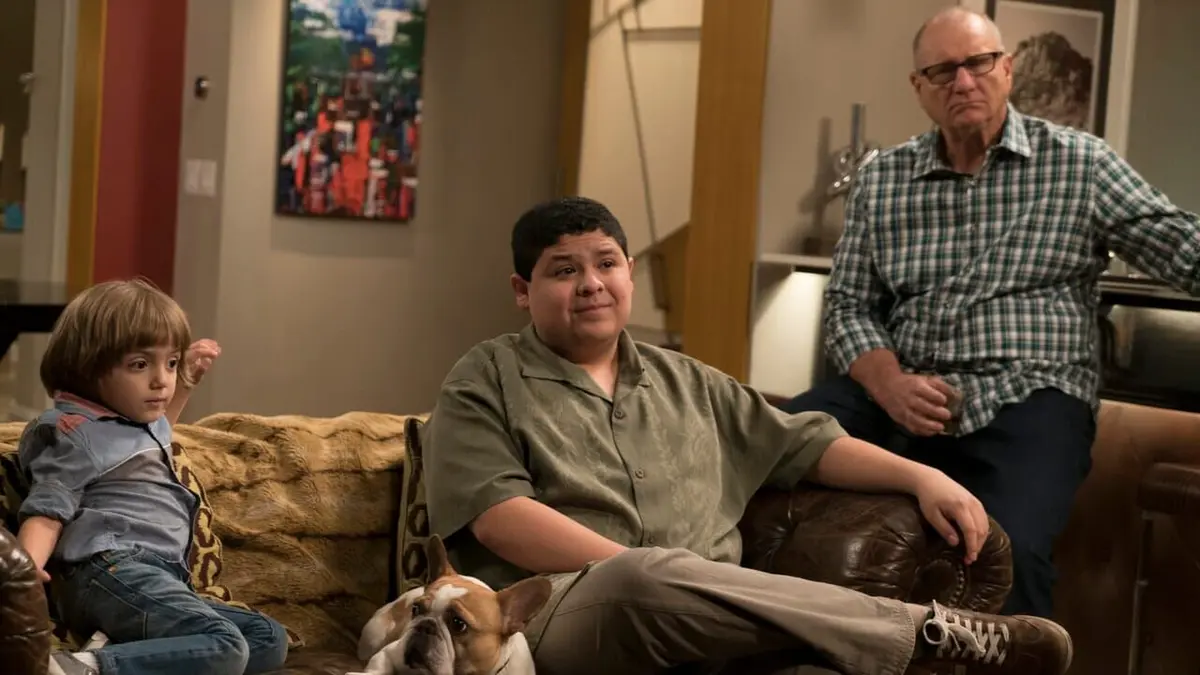 Modern Family S07E18 La fête à la maison