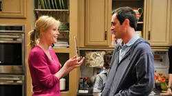 Modern Family S01E19 Mission cadeau impossible