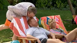 Modern Family S02E17 Deux singes et un panda