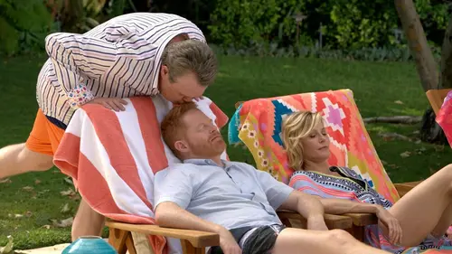 Modern Family S02E17 Deux singes et un panda en streaming