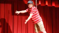 Modern Family S02E19 Voyage musical autour du monde en streaming