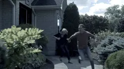 Mon coloc, ce tueur S01E01 Prisonnière sous son toit