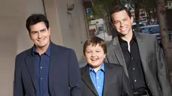 Mon oncle Charlie S08E12 Bourre-toi de chocolat ou mon petit chien est mort en streaming