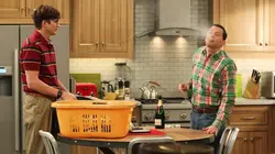 Mon oncle Charlie S10E11 Un trou pour la queue