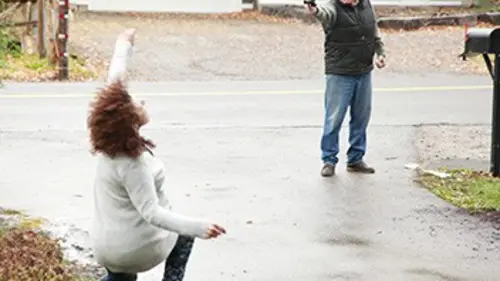 Mon voisin, ce tueur S04E02 Desperate Times, Deadly Measures