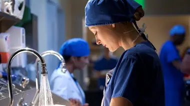 Monday Mornings S01E05 La chute d'un géant