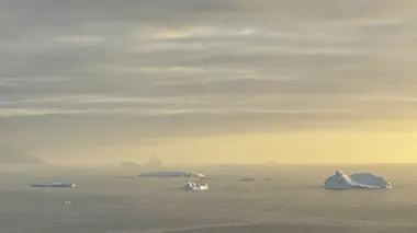 Icebergs, voyage avec les colosses éphémères