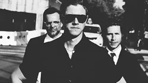 Monte le son, le live Interpol