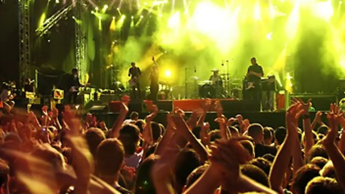 Monte le son, le live WhoMadeWho