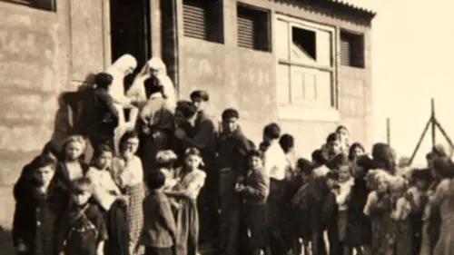 Montreuil-Bellay, un camp tsigane oublié