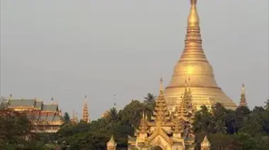 Temples d'Asie : la nature, les hommes et les dieux