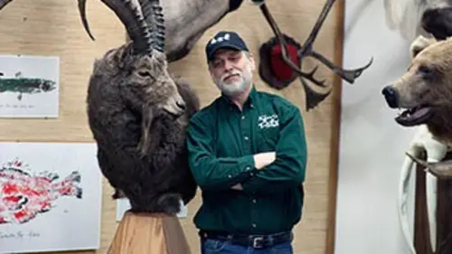 Mounted in Alaska S01E09 Gare au grizzly