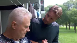 Mr. Frank Visser doet uitspraak Bloemblaadjes - Oosterhout