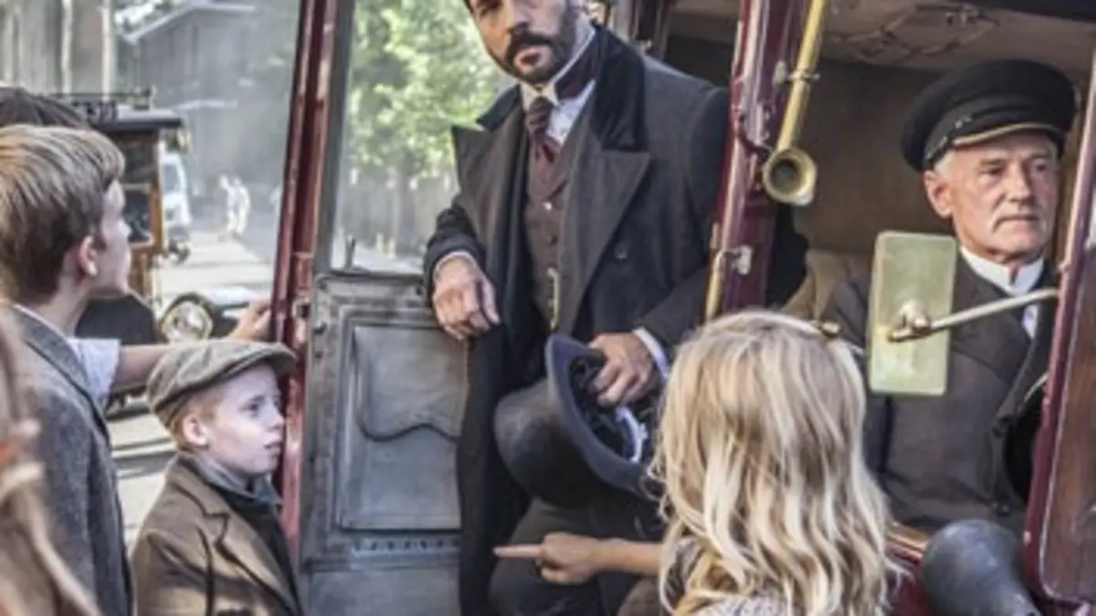 Mr. Selfridge : l'histoire vraie du pionnier du shopping S01E05 Le portrait