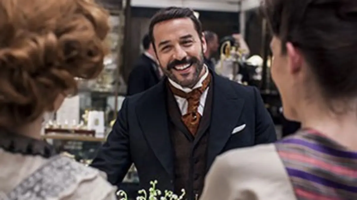 Mr. Selfridge : l'histoire vraie du pionnier du shopping S02E01 Loin des yeux, près du coeur