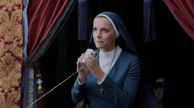 Mrs. Davis S01E03 Excalibataille