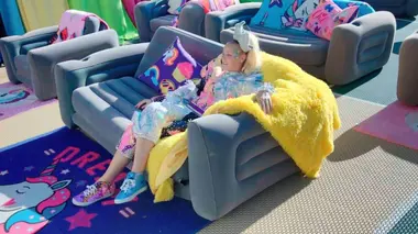 Jojo Siwa et Tom Allen