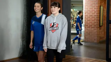 Mustangs FC S03E07 Deux invitées en régionale