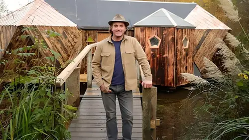 My Unique B&B S01E09 Asiyla's Boat