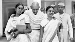 Mystères d'archives  1948. Les funérailles de Gandhi