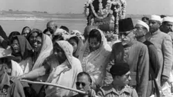 Mystères d'archives  1948. Les funérailles de Gandhi