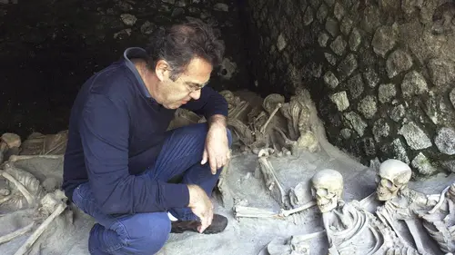 Mystérieuses momies E02 Le soldat du Vésuve