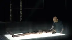 Mystérieux objets Pile antique, momie hurlante et main de fer