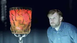 Mystérieux objets Ordinateur antique, pigeon et coupe magique