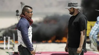 Mythbusters S16E01 Flèche explosive contre réservoir d'essence