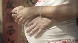 Naître au monde, à la Réunion