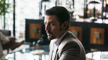 NARCOS : Mexico S01E01 Le Camelot