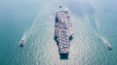 Navires militaires S01E02 Le porte-avions