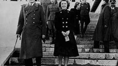 Nazis : une autre histoire S01E01 Hitler et sa famille