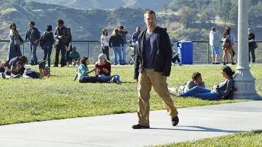 NCIS : Los Angeles S01E23 Mis sur la touche