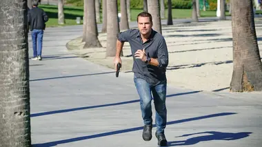 NCIS : Los Angeles S09E11 Un Noël branché