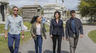 NCIS : Nouvelle-Orléans S02E20 De vieux os